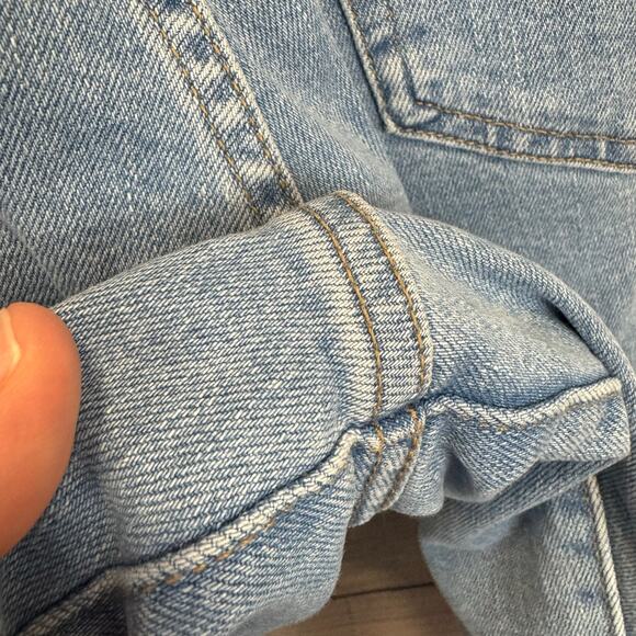 Levi's Women's High Waisted Medium Wash Mom Jeans Size 32 - Picture 7 of 8
